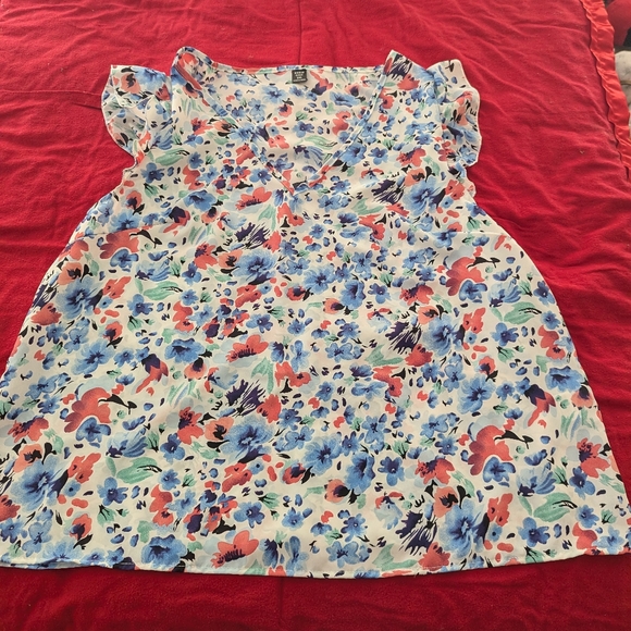 Shein floral blouse - Picture 1 of 4